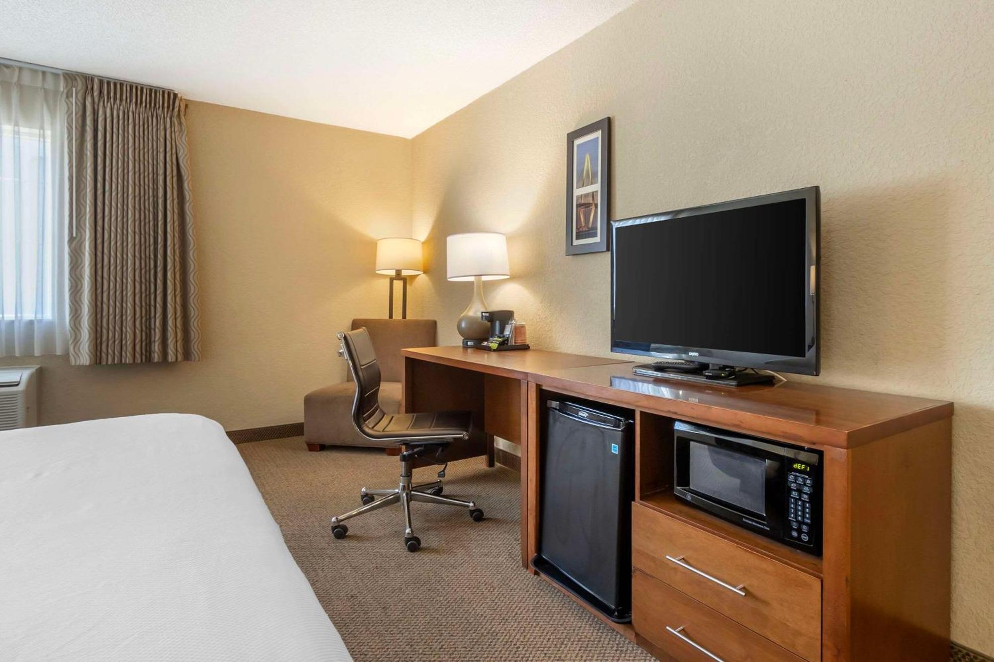Comfort Inn & Suites Airport Convention Center North Charleston Eksteriør billede